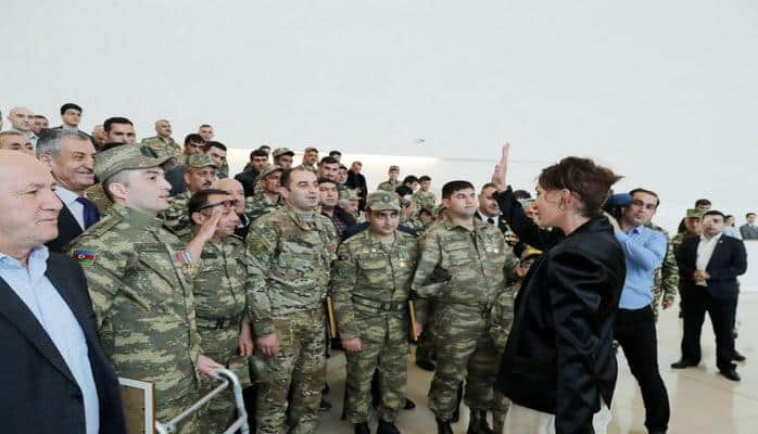 Heydər Əliyev Fondu tərəfindən yüksək texnologiyalı protezlərlə təmin olunan hərbçilərlə görüş keçirilib