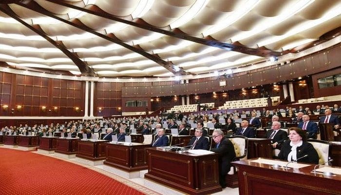 Sabah deputatların bir qismi hökumətin hesabatını dinləyə bilməyəcək