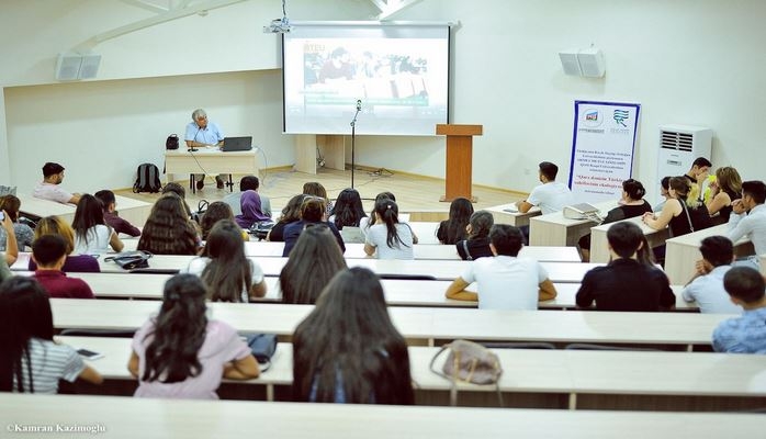 Qərbi Kaspi Universitetində Türkiyəli professorun seminarları təşkil edilib