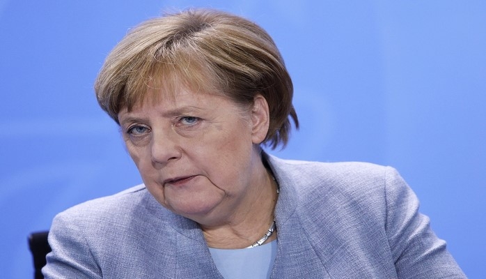 Angela Merkel siyasətdən gedəcəyi tarixi açıqlayıb