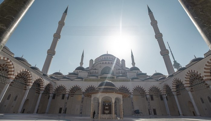 Türkiyənin ən böyük məscidi ibadətə açılıb