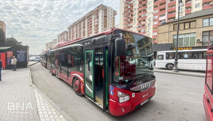 В Баку между станциями метро начали курсировать экспресс-автобусы