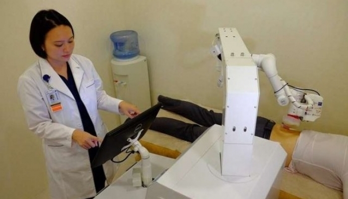 Robot masajçı Sinqapur klinikasında işə başlayıb