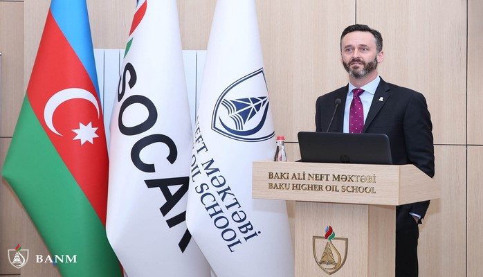 IADC-nin prezidenti Bakı Ali Neft Məktəbinin tələbələri ilə görüşüb