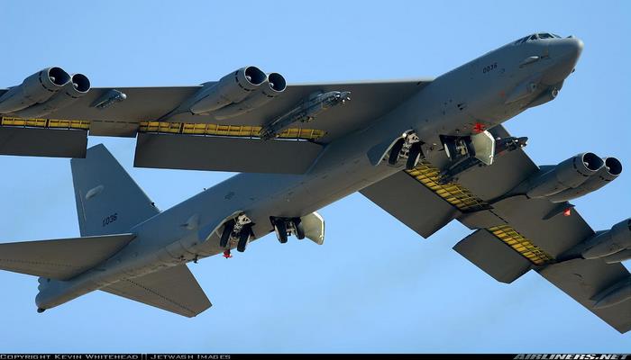 ABŞ B-52-ləri Ukrayna sərhədinə yerləşdirdi