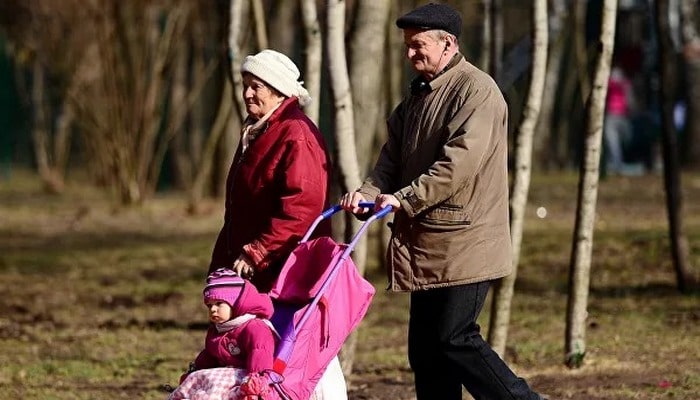 Epidemioloq uşaqları nənə və baba yanında qoymamağa çağırdı