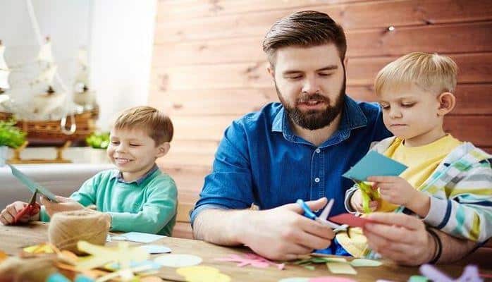 Bağçalarda kişi tərbiyəçi işləyə bilməz?