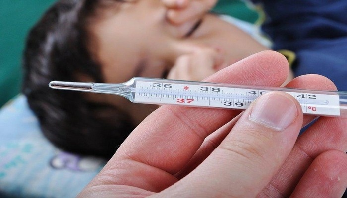 Ağdaşda iki yaşlı uşaq qızdırmadan öldü
