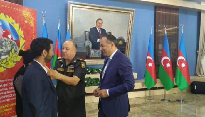 Şəhid hərbçimizin medalı atasına təqdim edildi