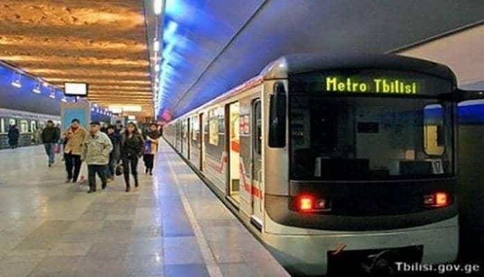 Bakı metrosunda niyə zibil qabı yoxdur? - Açıqlama