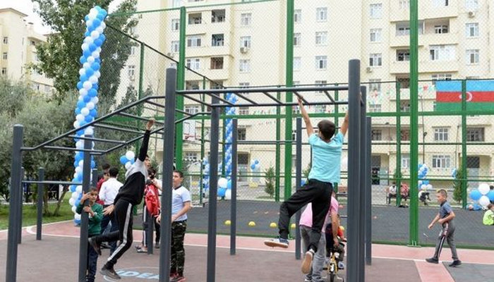 Bakıda abadlaşdırılan növbəti həyətlər sakinlərin istifadəsinə verilib