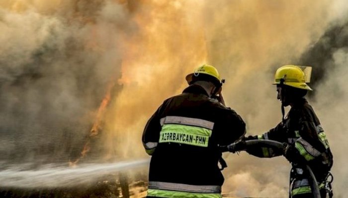 Bakıda anbarda baş verən yanğın şiddətlənib, qərargah yaradılıb