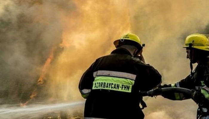 Bakıda kitabxana yanıb