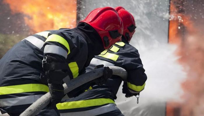 Bakıda yaşayış binasında yanğın - 10 nəfər təxliyə edildi