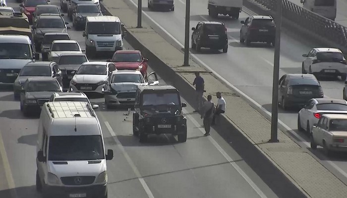 Bakıda yol qəzası olub, sıxlıq yaranıb