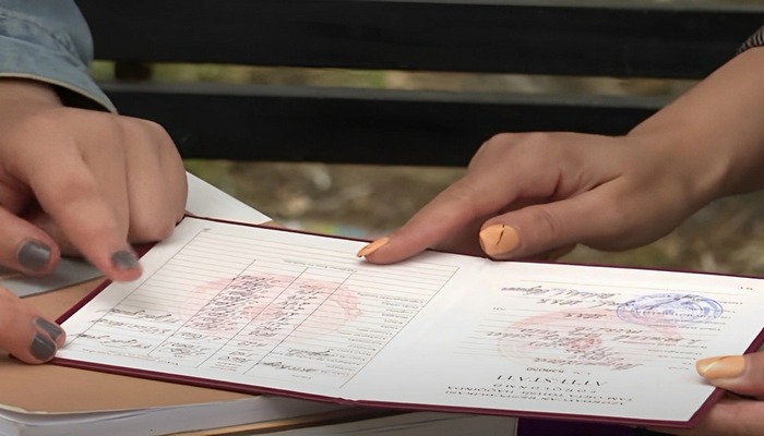 Bakıdakı məktəbdə şagirdlərdən attestat üçün pul yığılır? - İDDİA