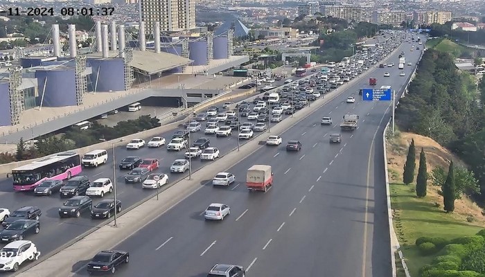 Bakının bəzi yollarında tıxac yaranıb - SİYAHI