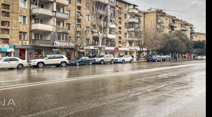 Вниманию водителей - парковка в определенных местах Баку бесплатная