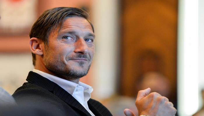 Totti “Roma”dan ayrılır