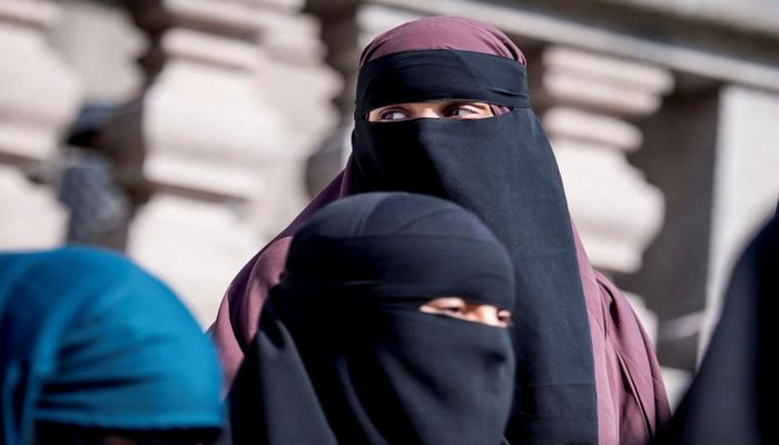 Niderlandda müsəlman qadınlara niqab və hicab geymək qadağan olunacaq