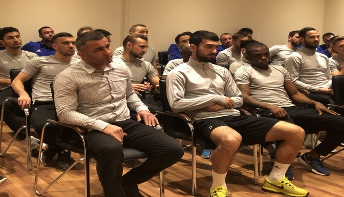 Qida mütəxəssisləri “Qarabağ” futbolçularına qidalanma ilə əlaqədar məsləhətlər veriblər