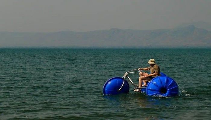 Uzunluğu 580 km olan gölü üzüb keçdi və rekordlar kitabına düşdü