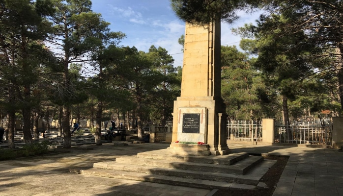 В Баку ко Дню Неизвестного Солдата состоялась церемония возложения цветов