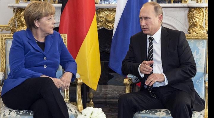 Putin və Merkel Liviya böhranını müzakirə edib