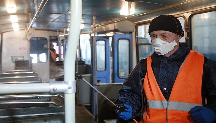 Koronavirus nəqliyyat vasitələrinin və taksi qapılarının tutacaqlarında üç sutkaya qədər yaşayır