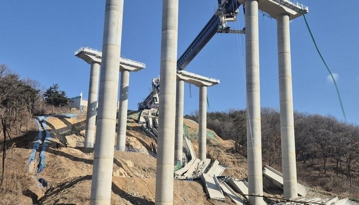 Cənubi Koreyada körpünün çökməsi nəticəsində ölənlərin sayı açıqlanıb