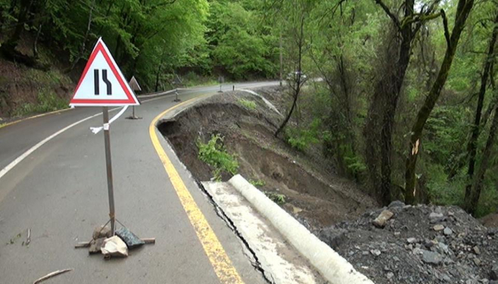 Lənkəranda kənd yolları sıradan çıxır