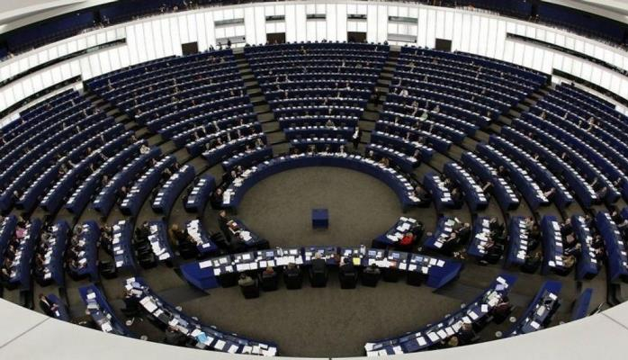 Европарламент одобрил отказ от сезонного перевода часов с 2021 года