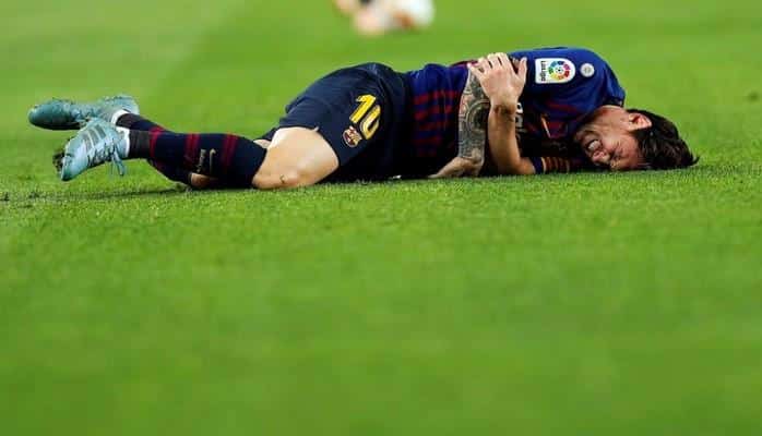 Lionel Messi aldığı zədə səbəbindən oyunu erkən tərk edib