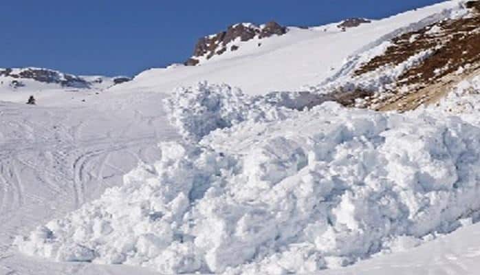 Üçölçülü animasiya qar uçqununun daxilində baş verənləri göstərir