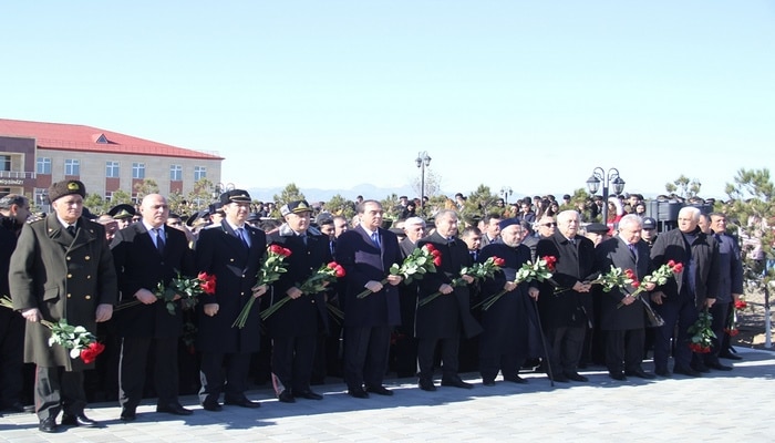 Gəncədə Xocalı faciəsinin qurbanlarının 28-ci ildönümünə həsr edilən ümumşəhər tədbiri keçirilib