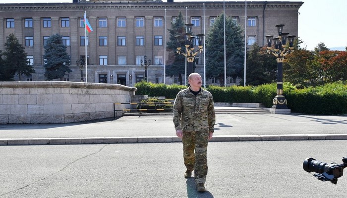 Dövlət başçısı: "Ulu Öndərin 100 illiyini qeyd etdiyimiz vaxtda bu gün burada olmağım böyük rəmzi məna daşıyır"