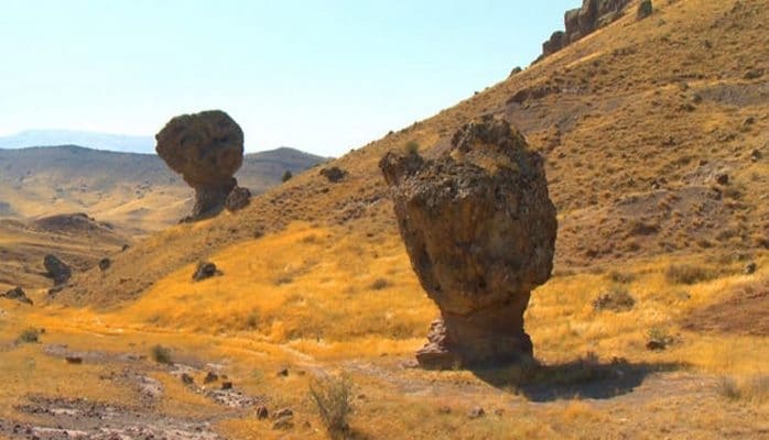 Naxçıvanın möcüzəvi “Papaq daşlar”ı