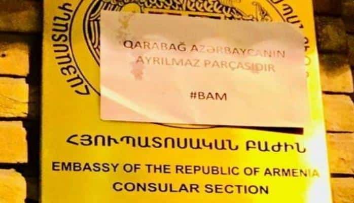 Tehranda erməni konsulluğuna vərəqələr yapışdırıldı – “Qarabağ Azərbaycanın ayrılmaz parçasıdır”