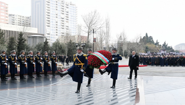 İlham Əliyev və Mehriban Əliyeva “Ana harayı” abidəsini ziyarət edib