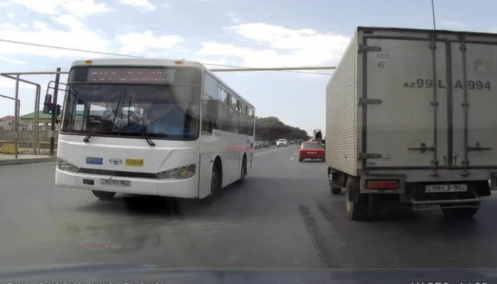 Bakıda daha bir marşrut avtobusunun sürücüsü sərnişinlərin həyatını təhlükəyə atıb