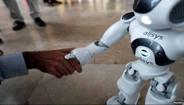 Fabrikin qapısını kəsdirmiş robotlar –Gələcəkdə insanlar maşınlarla necə rəqabət aparacaq?