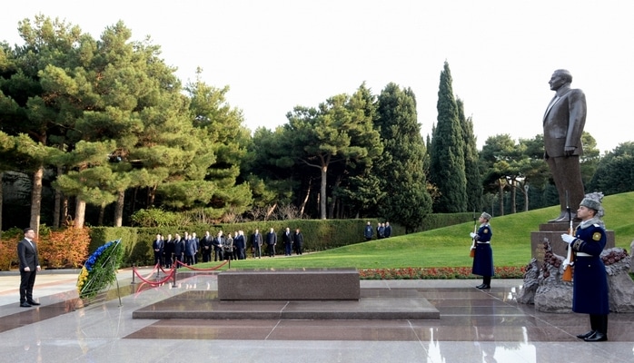 Ukrayna Prezidenti Vladimir Zelenski ulu öndər Heydər Əliyevin məzarını ziyarət edib