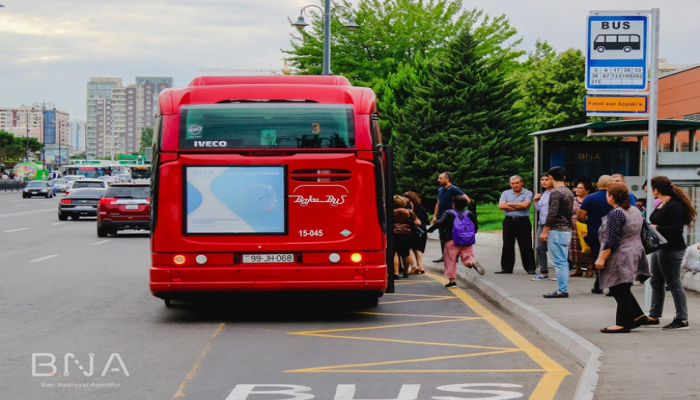 Bakıda daha bir avtobus dayanacağının yeri dəyişdirilib