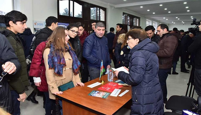 Sumqayıtda işsizlər üçün yarmarka keçirilib