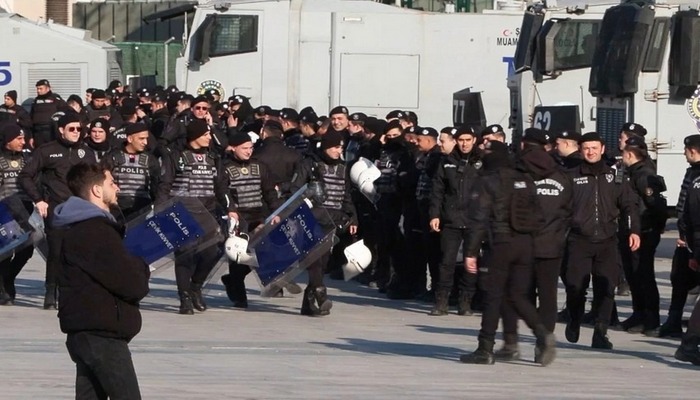 Əkrəm İmamoğlunun dindirildiyi Ədliyyə sarayı qarşısında təhlükəsizlik tədbirləri gücləndirilib
