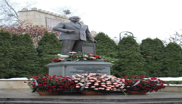 В Киеве почтили память общенационального лидера азербайджанского народа Гейдара Алиева