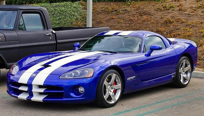 Дизайнер показал свое видение среднемоторного спорткара Dodge Viper