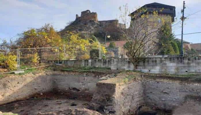 Arxeoloji qazıntılar zamanı tarixi əsərlər ortaya çıxdı