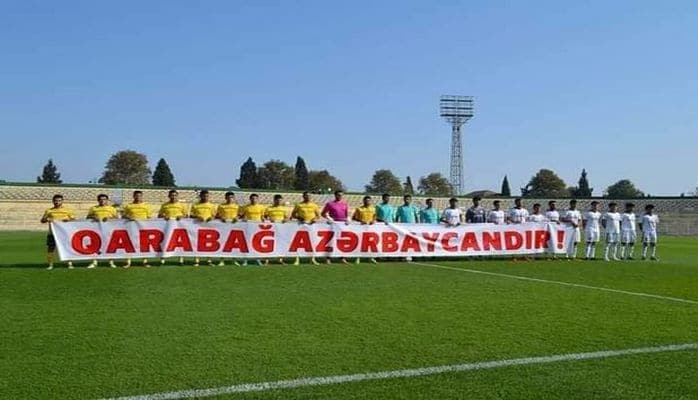 Gəncəli futbolçulardan “Qarabağ Azərbaycandır!” plakatı