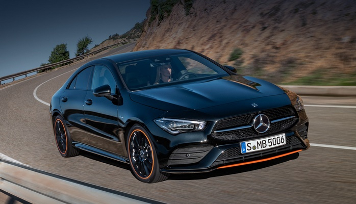 Новый Mercedes CLA дистанцировался от седана А-класса